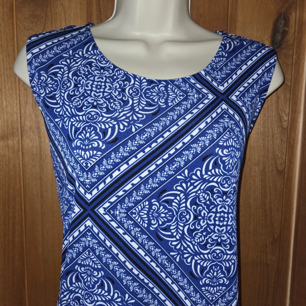 Liz Claiborne Blue‎ and White Patterned Blouse